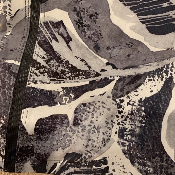 Men’s Lululemon 9” Lined Pace Breaker Short Size L - Picture 3 of 4